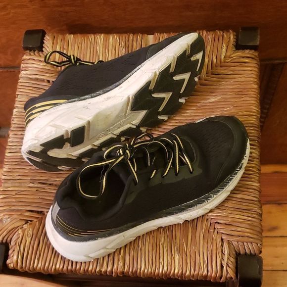 Avia Shoes - Black and yellow sneakers